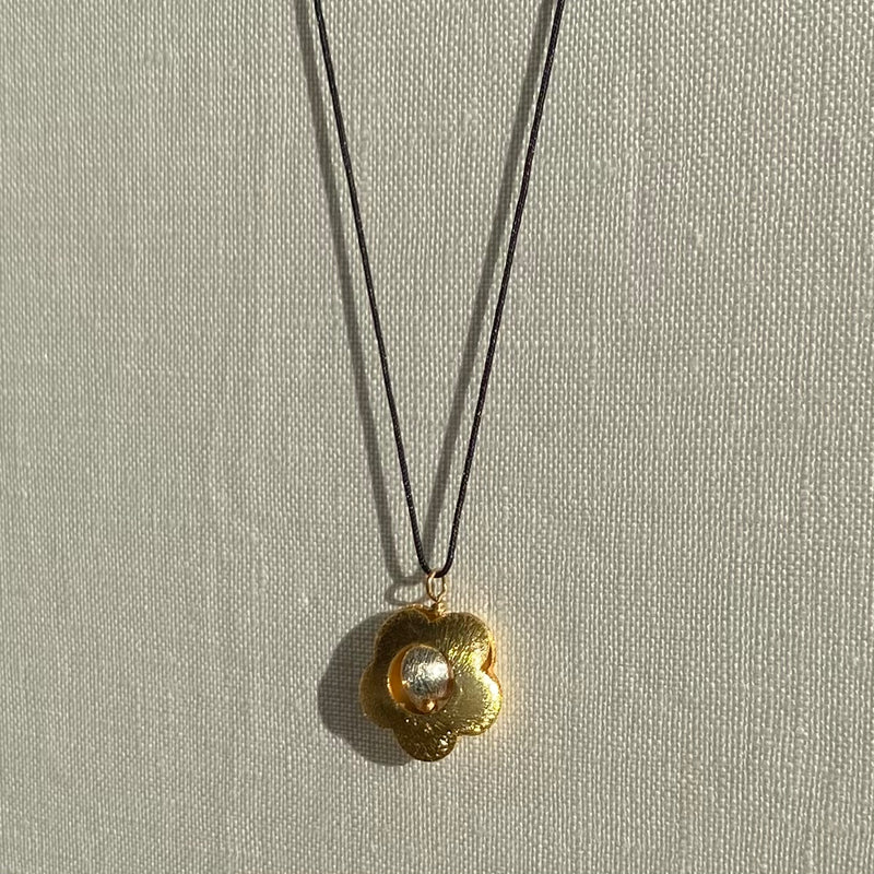 Gold Daisy Pendant
