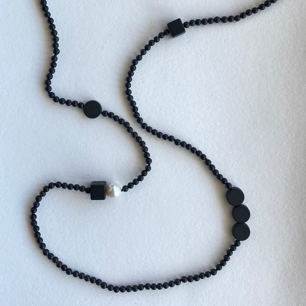onyx-and-freshwater-pearl-graphic-necklace