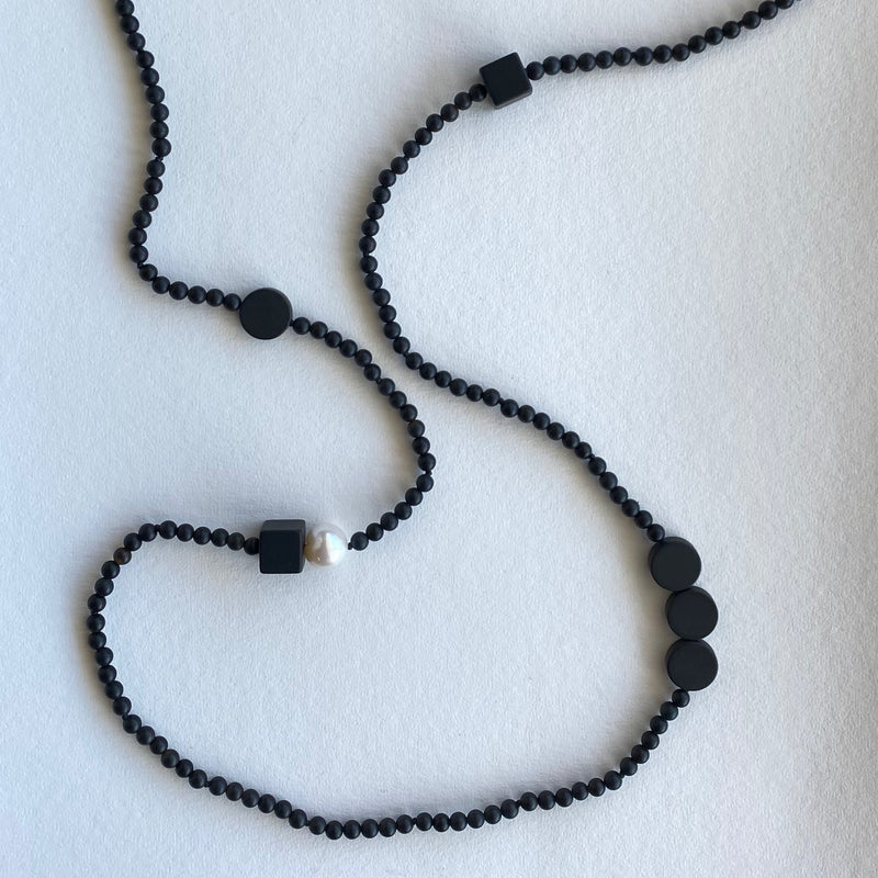 onyx-and-freshwater-pearl-graphic-necklace