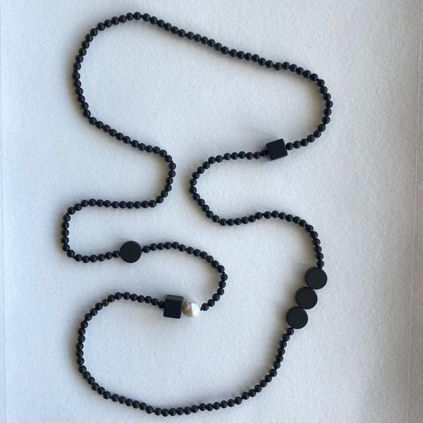 onyx-and-freshwater-pearl