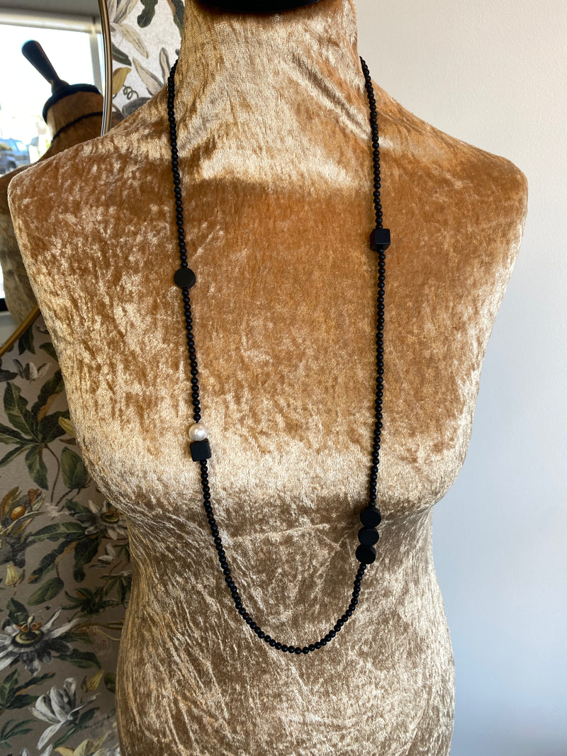 onyx-and-pearl