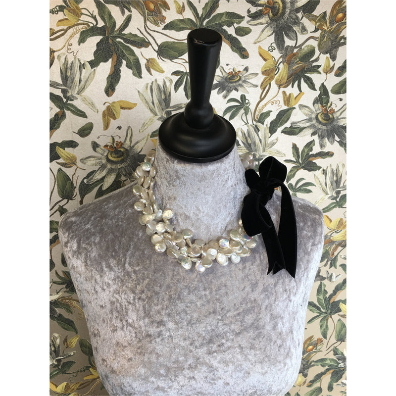 Oyster Velvet Ribbon Necklace - Coin Pearl